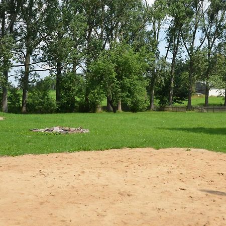 Teichcamp Hostel Grosshartmannsdorf Buitenkant foto