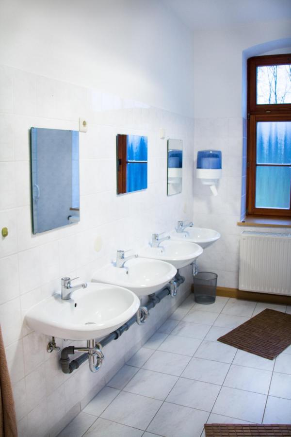 Teichcamp Hostel Grosshartmannsdorf Buitenkant foto