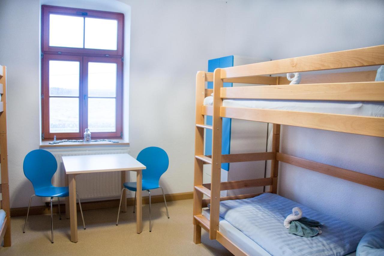Teichcamp Hostel Grosshartmannsdorf Buitenkant foto