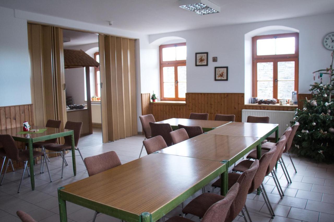 Teichcamp Hostel Grosshartmannsdorf Buitenkant foto