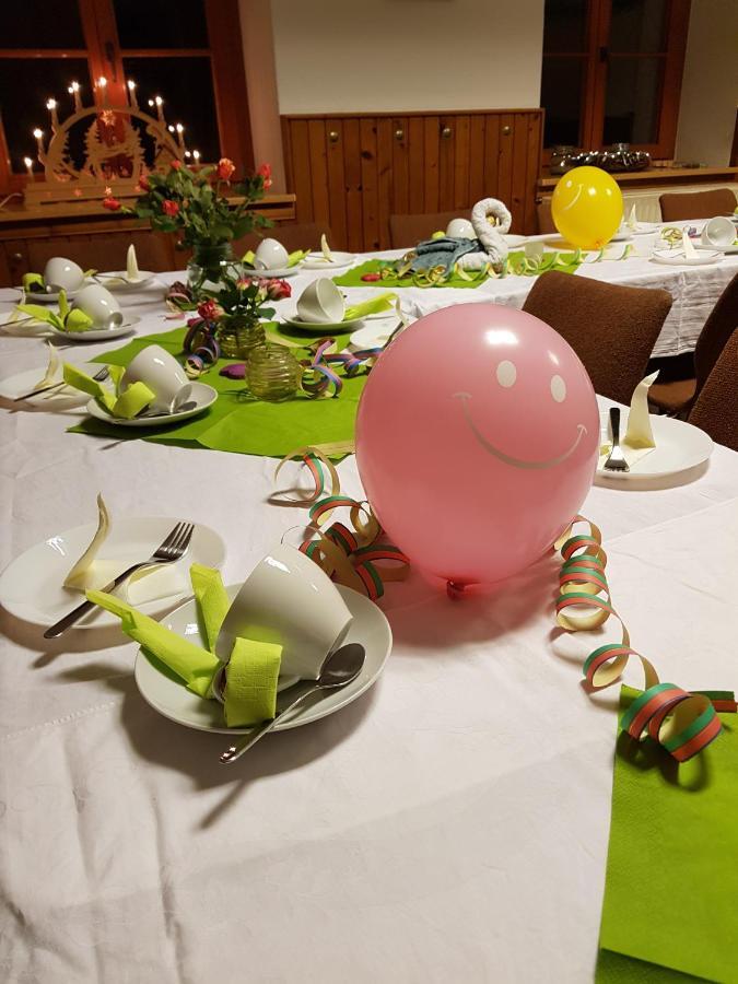 Teichcamp Hostel Grosshartmannsdorf Buitenkant foto