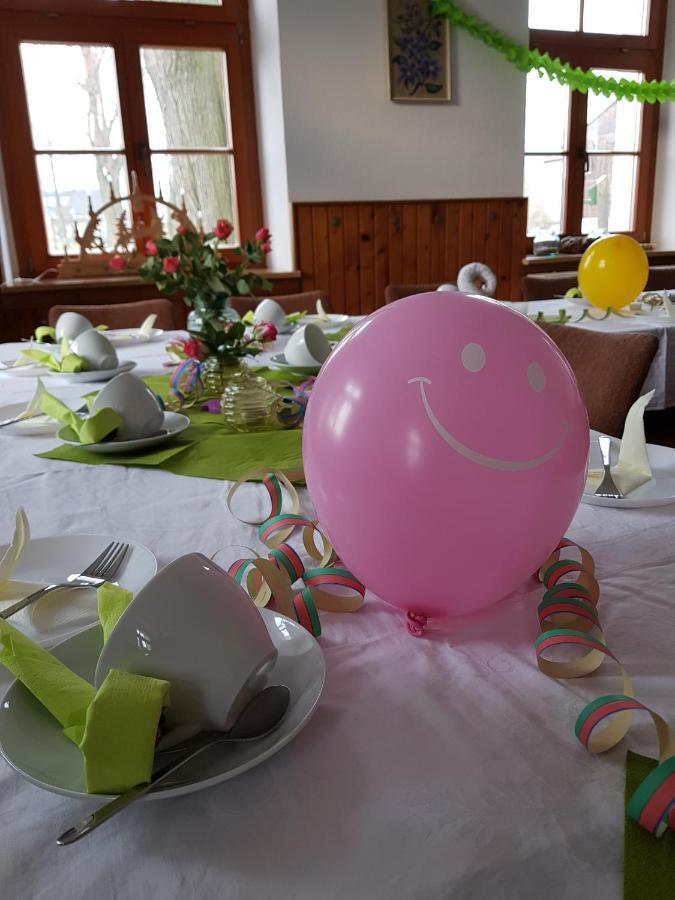 Teichcamp Hostel Grosshartmannsdorf Buitenkant foto